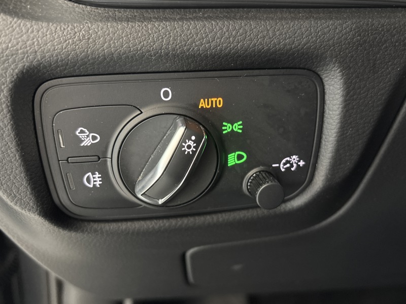 Image Audi A3 BERLINE 35 TFSI 1.5 150 design S-tronic7 Full leds GPS Caméra Carplay Virtual Drive Select Sièges cuir élec 