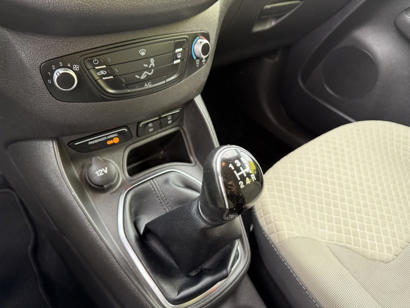 Image Ford TOURNEO COURIER 1.0 100 Titanium Bluetooth Radar Régul Clim Gtie 1 an