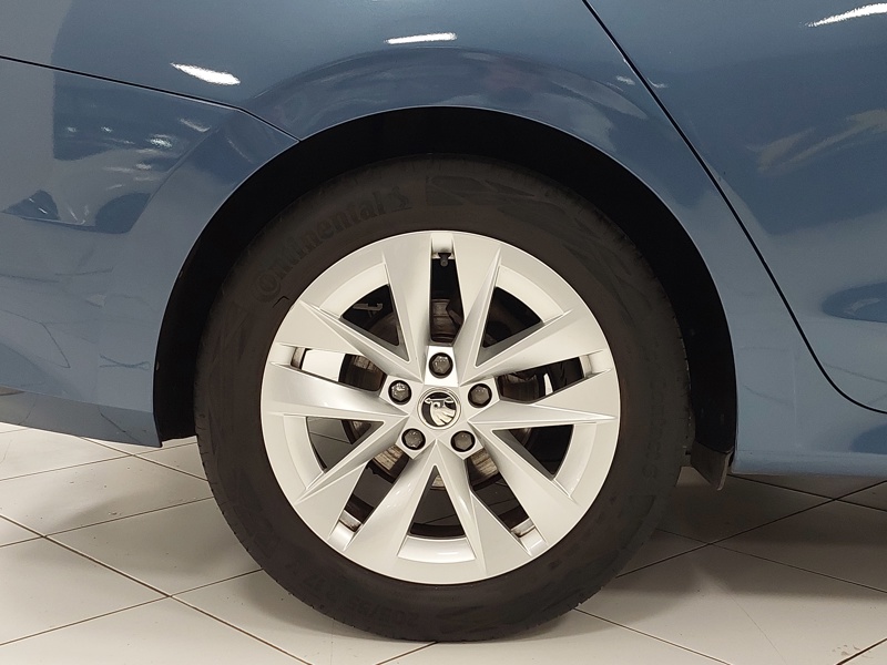 Image Skoda OCTAVIA BERLINE 1.0 TSI 110 Style DSG7 Full leds GPS Caméra Carplay Sièges chauffants 1ère main ACC Clim auto Gtie 1