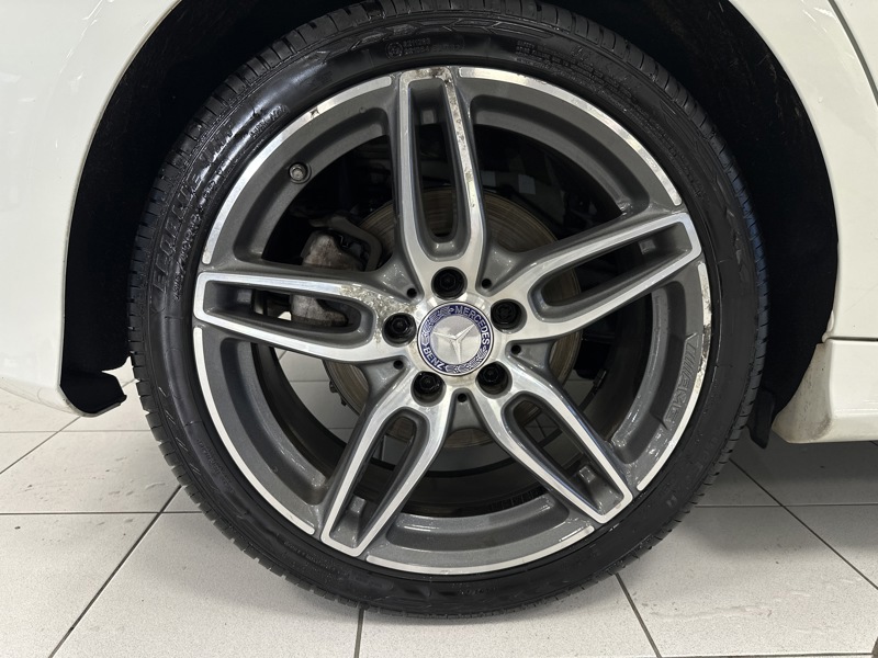 Image Mercedes-Benz CLASSE A A 220 4MATIC Pack AMG Line GPS camera sièges chauffants Gtie 1 an