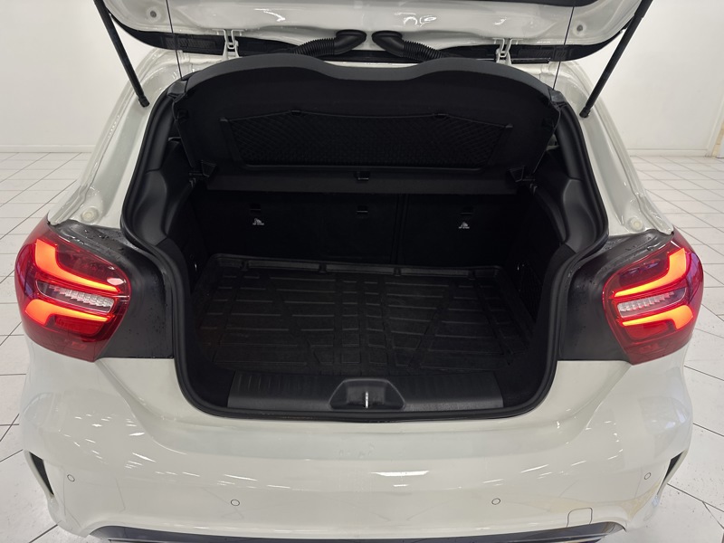 Image Mercedes-Benz CLASSE A A 220 4MATIC Pack AMG Line GPS camera sièges chauffants Gtie 1 an