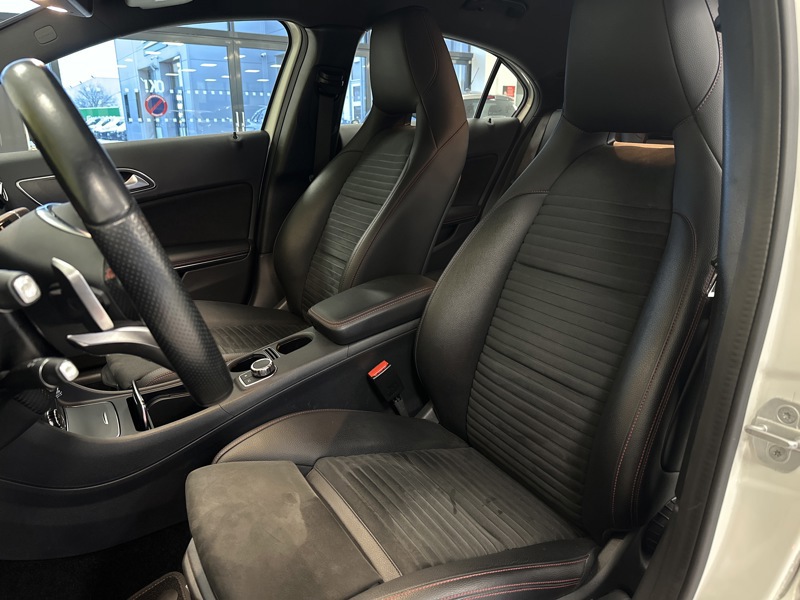 Image Mercedes-Benz CLASSE A A 220 4MATIC Pack AMG Line GPS camera sièges chauffants Gtie 1 an