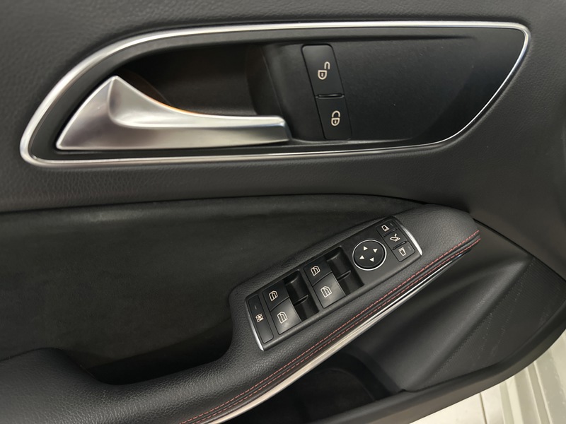 Image Mercedes-Benz CLASSE A A 220 4MATIC Pack AMG Line GPS camera sièges chauffants Gtie 1 an