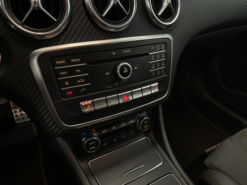 Image Mercedes-Benz CLASSE A A 220 4MATIC Pack AMG Line GPS camera sièges chauffants Gtie 1 an